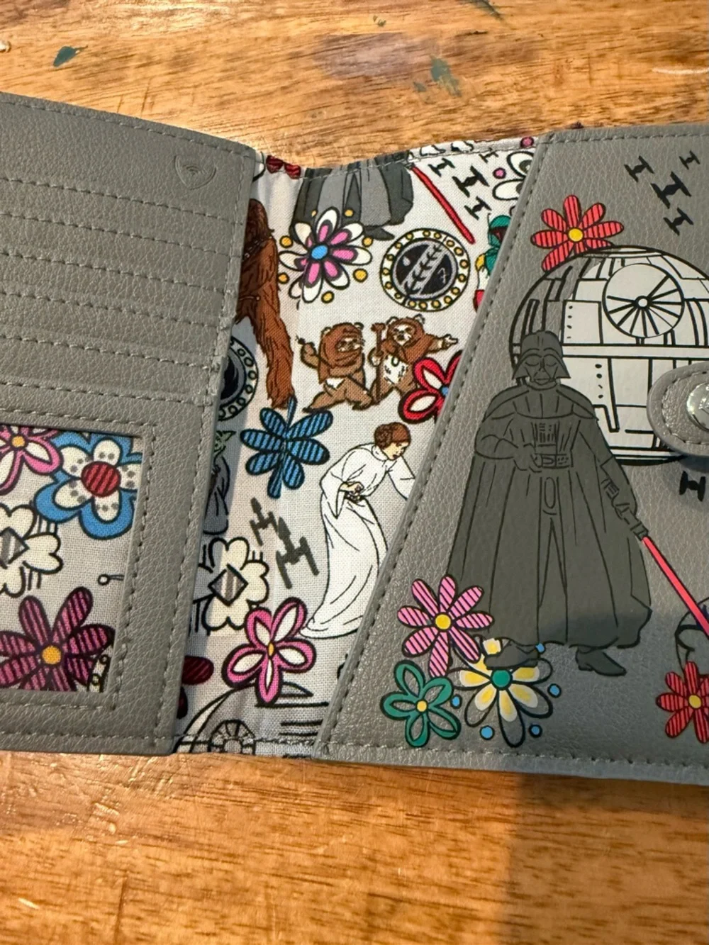 Vera Bradley Limited Edition Star Wars RFID Passport Wallet - Picture 7 of 9